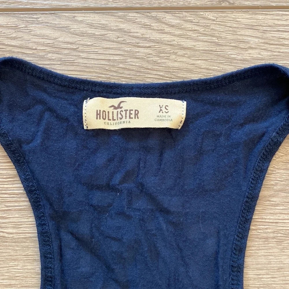 HOLLISTER RACERBACK TANK SIZE XS - Picture 2 of 4